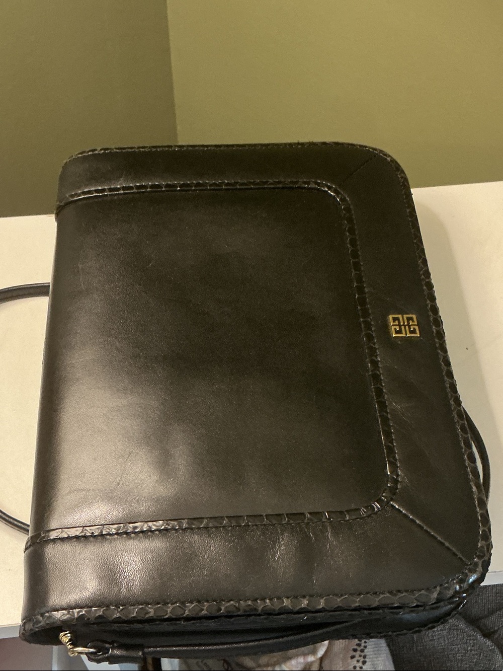 Givenchy Sacs Vintage Black Leather Shoulder Crossbody Bag Gold Accents EUC - Picture 5 of 15